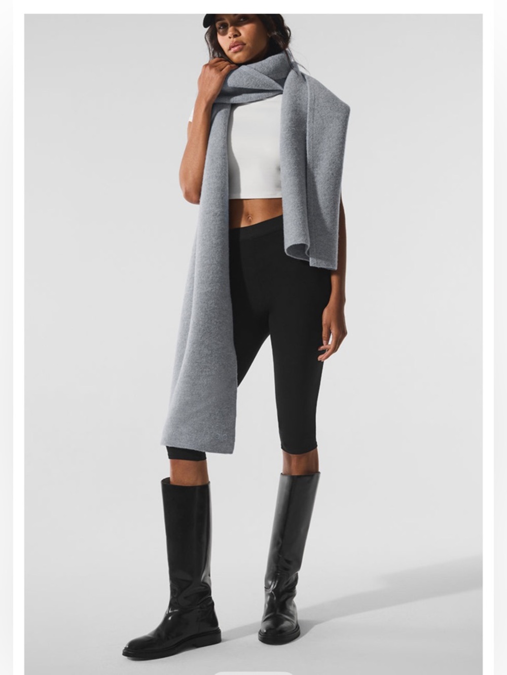 Alo yoga Merino Wool Oversized Scarf - Hazy Heather Grey - Picture 3 of 6